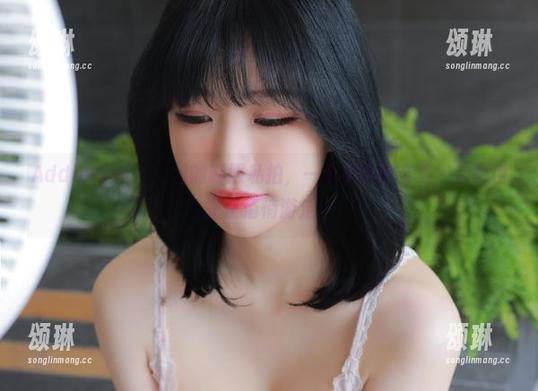 Addielyn(에디린)的制服私拍，一个小小的合集，你的目光正悄悄游走。