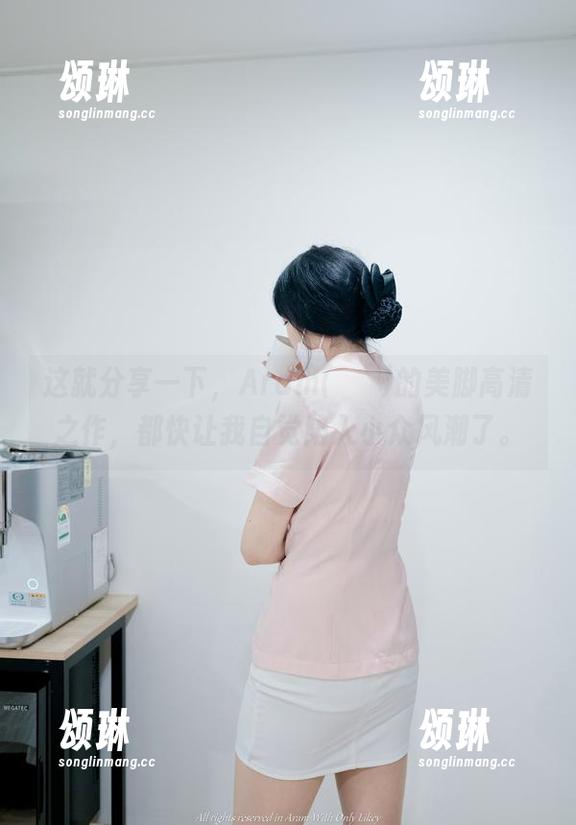 这就分享一下，Aram(아람)的美脚高清之作，都快让我自觉陷入小众风潮了。