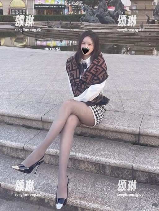 July芝岚 微密圈 - 分享一组July芝岚的棉袜照,图中藏着什么小心思呢?
