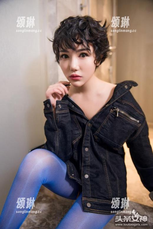 TouTiao头条女神-李菲儿 TouTiao头条女神 - 李菲儿的长腿绽放在作品中,资源感十足的诱惑