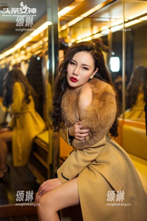 TouTiao头条女神-秦若兮 TouTiao头条女神 - 福利满满,户外里的秦若兮,图片难以扛住如此诱惑。