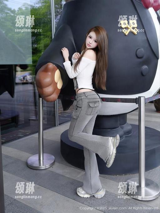 Xiuren秀人网-林文文 Xiuren秀人网 - 林文文私拍,这组肉丝图片让我想说点别的...