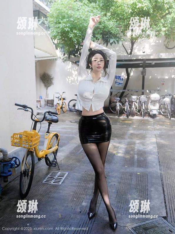 Xiuren秀人网 - 这张王俪丁的秘书写真太有戏了，就想知道她的工作状态是怎么样的～