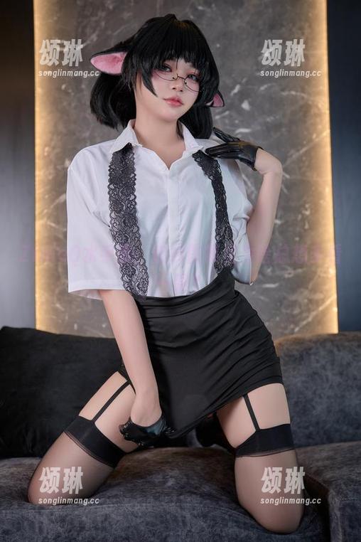 ZinieQ ZinieQ水手服:在线图集里为啥总想多看一眼?