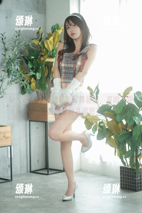 いくみ(育美)的礼服写真精选，真的不是我想的那种礼服吧？