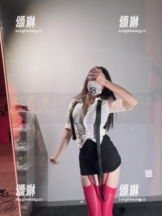 兔宝妮to 微密圈 - 兔宝妮to的双马尾图集—你以为只有一根马尾?错了,双倍撩!