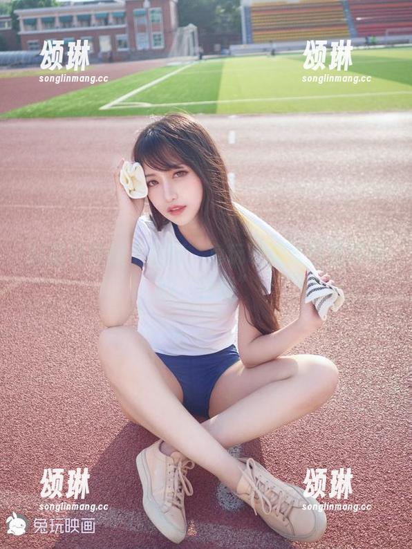 制服妹妹的小细腿，兔玩映画套图里完美的“曲线”