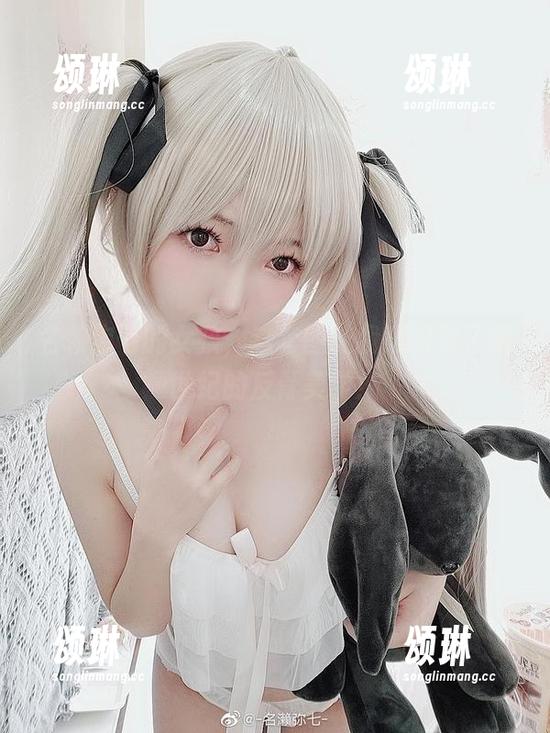 名赖弥七的女孩，这套图让我意识到了新世纪的反骨美学！