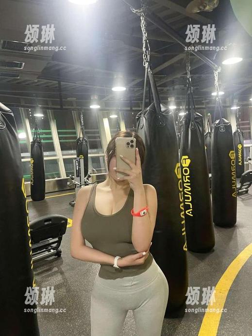 微密圈 - 肉丝图集：奶宝妹纸的玩味角落，不同寻常的调皮！