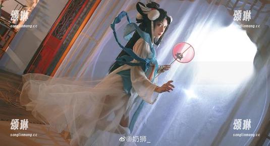 奶狮不咬人的学妹COS，居然让人有点心动