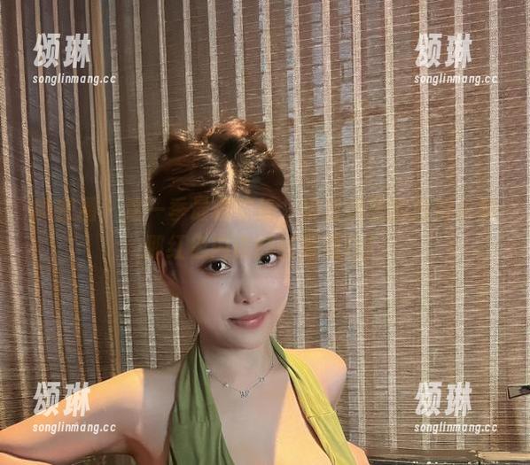 微密圈 - 这一季最强壁纸，来自奶雯的白衬衣和那红色内内的甜蜜组合！