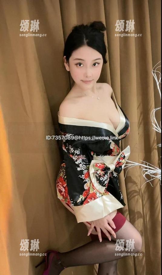 微密圈 - 奶雯作品：极度红色诱惑，居然让我想起了我小时候的玩具