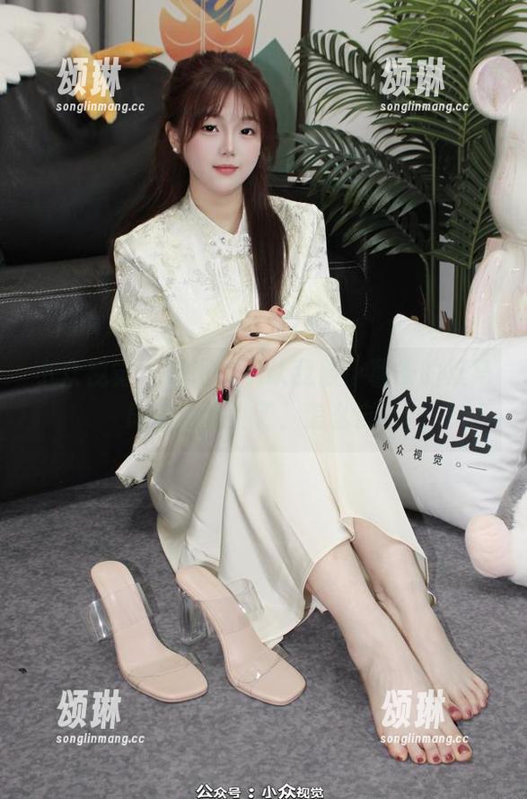 小众视觉-小薯条 小众视觉 - 好吧,承认我被小薯条的双马尾私拍吸引了,怎么办?