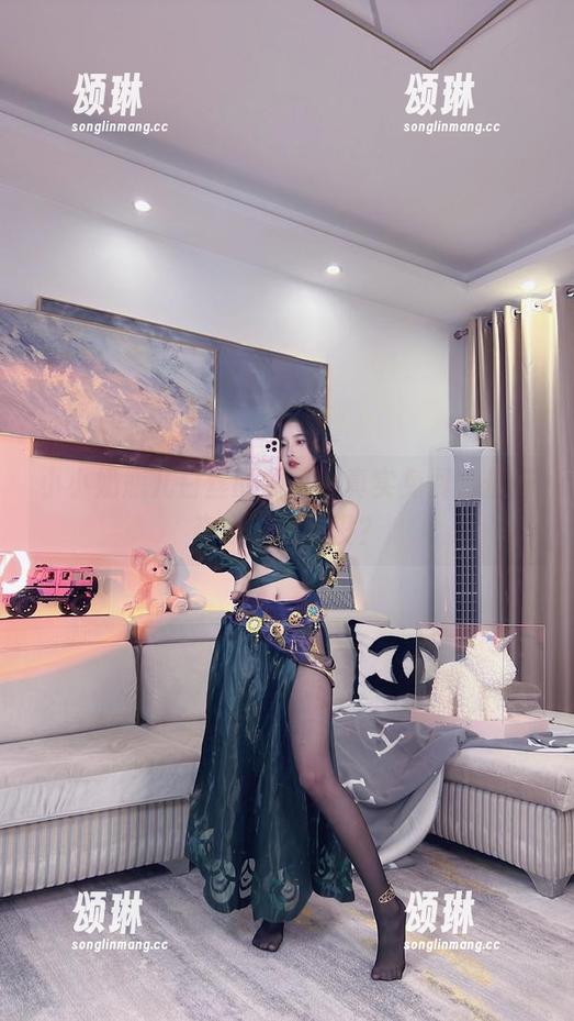 小小奶瓶儿白丝的图集—真实免费，但好奇心花钱了没？