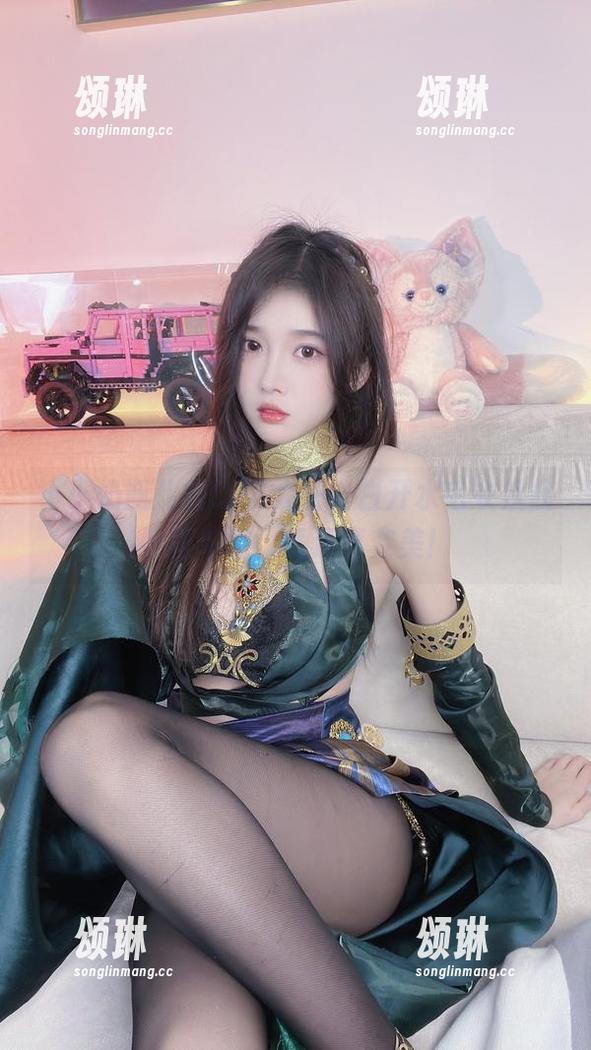 小小奶瓶儿的COS大赛，白开水毛衣从此不再单调，竟还真变美！