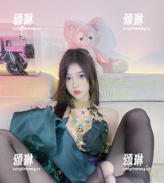 越长越有范儿！小小奶瓶儿的珍珠人鱼加长版写真，精选她的水下梦游时光。