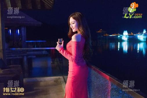 推女神 - 小九Vin的婚纱，高清图片，犹如万千蜻蜓在水面游动，一不小心就被淹没了。