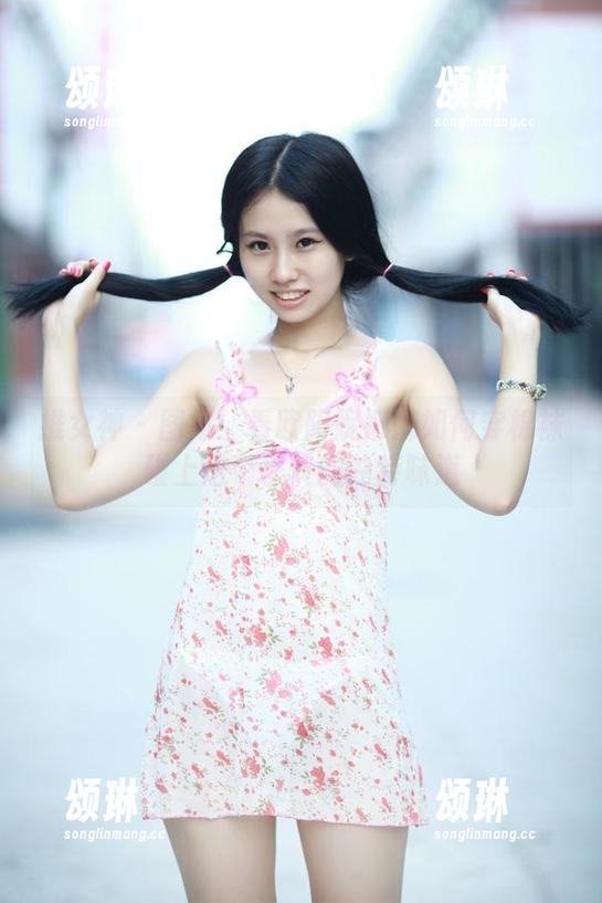 推女神 - 图集：看欧阳妮娜娜如何穿棉袜碰上这个季节的独特味道