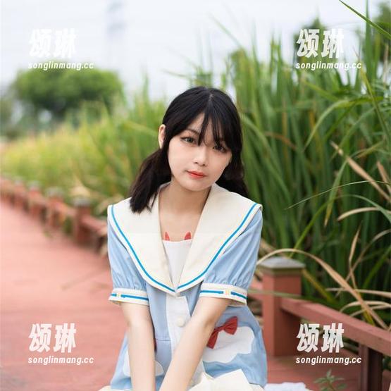 梨瑾瑾的全套作品：草地上晃荡的美好，这是什么？！