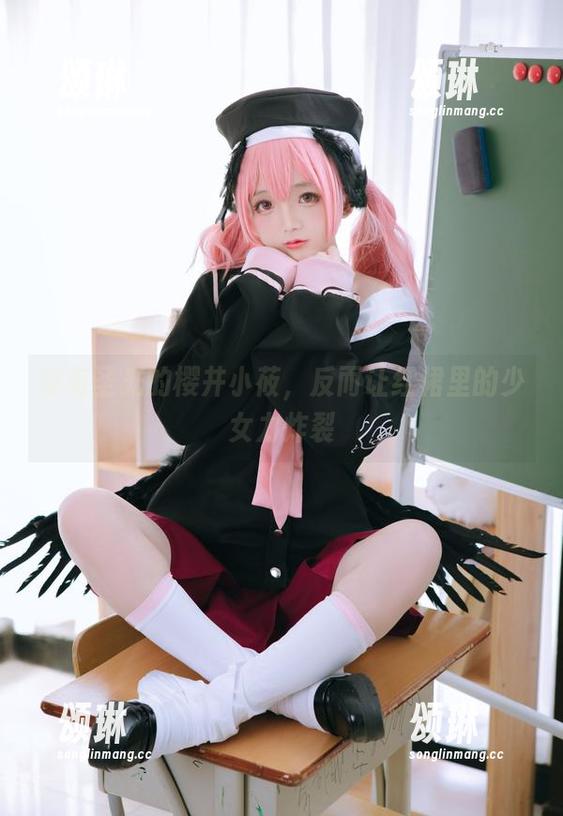 没有圣光的樱井小莜，反而让红裙里的少女力炸裂