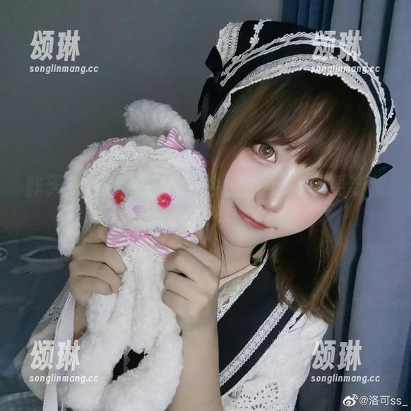 昨天我在想高跟鞋，今天洛可ss的更新集里就来了一双！