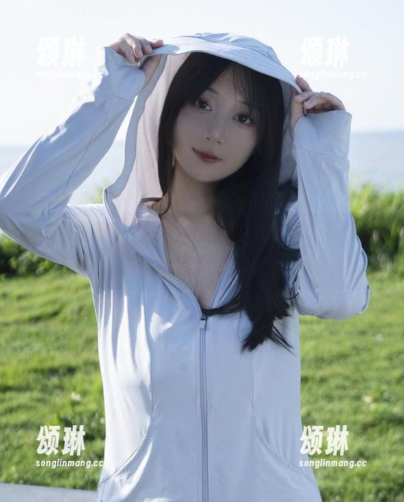 皮衣+浅安安徐徐展开的私房时刻，审美层次感满满！