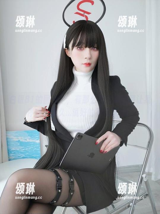 白银81的图集中，有那么几张美腿照让我停留了太久...说好的不沉迷呢！