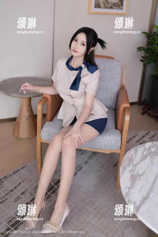 秀人网 - 一条定制泳衣和鱼子酱fish的脱口秀：图片能不能不小声？