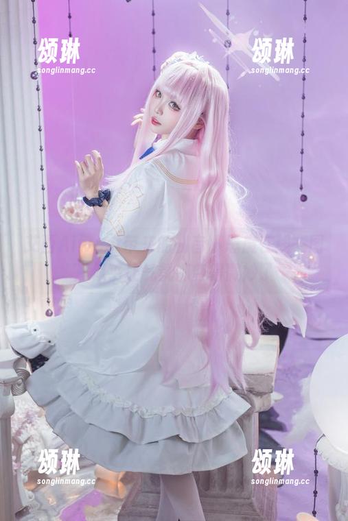 艾西Aiwest带来的初音小恶魔在线，图片似乎让气氛都变得微妙了