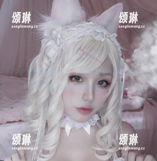 芊川一笑MNK 开启观察模式——这张图片里,芊川一笑MNK和蕾丝的关系真让人好奇!