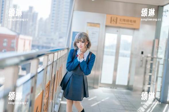 花柒Hana 花柒Hana的礼服原图:穿上后会不会被路过的树发个信息过来对我夸赞一番?