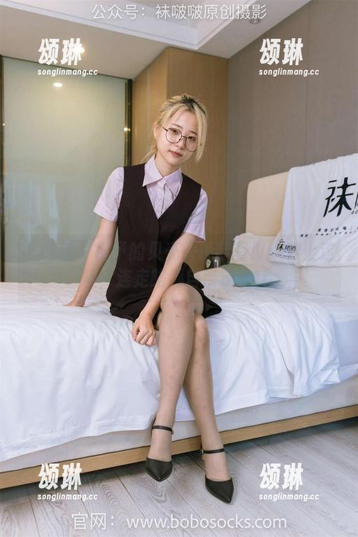 袜啵啵-稚予 袜啵啵 - 稚予的贝壳头板鞋写真:穿上这鞋,连走路都自带BGM!