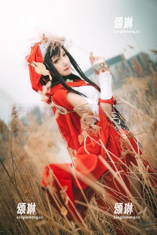 许多鱼鱼鱼 许多鱼鱼鱼写真:吊带与海浪间的调皮呢喃