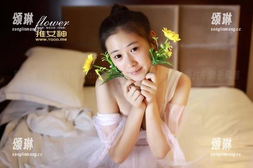 青豆客 - 陈嘉嘉Tiffany教你怎样在线做瑜伽，图片中似乎藏着点不为人知的哲学…